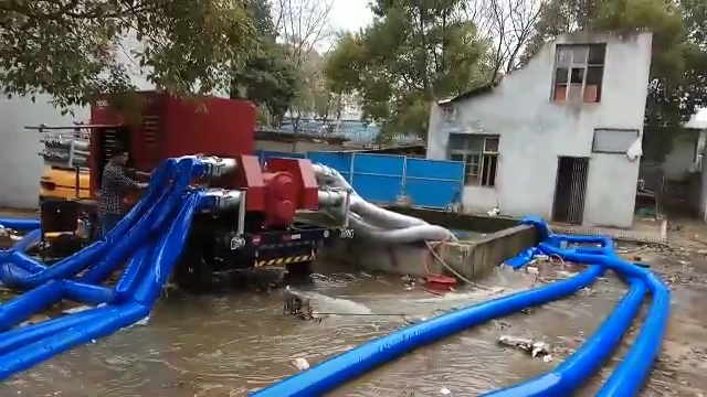 移動(dòng)泵車(chē)現(xiàn)場(chǎng) 移動(dòng)泵車(chē)現(xiàn)場(chǎng)